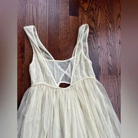 By Anthropologie
Sleeveless Bubble Sheer Dress size Medium - Picture 5 of 5